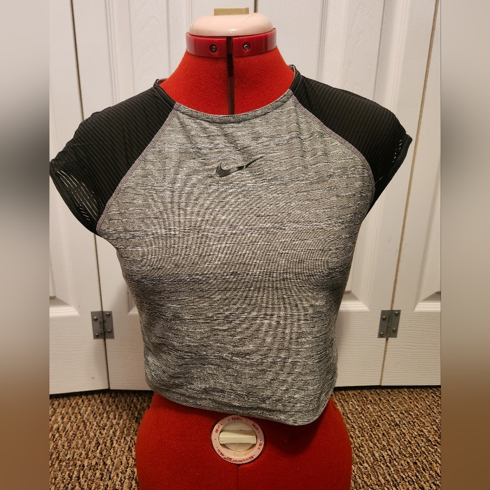 Nike cropped t-shirt